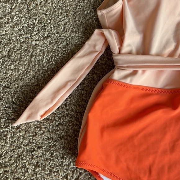 NEW Cupshe Color Block Swimsuit - Size Medium - Picture 4 of 7